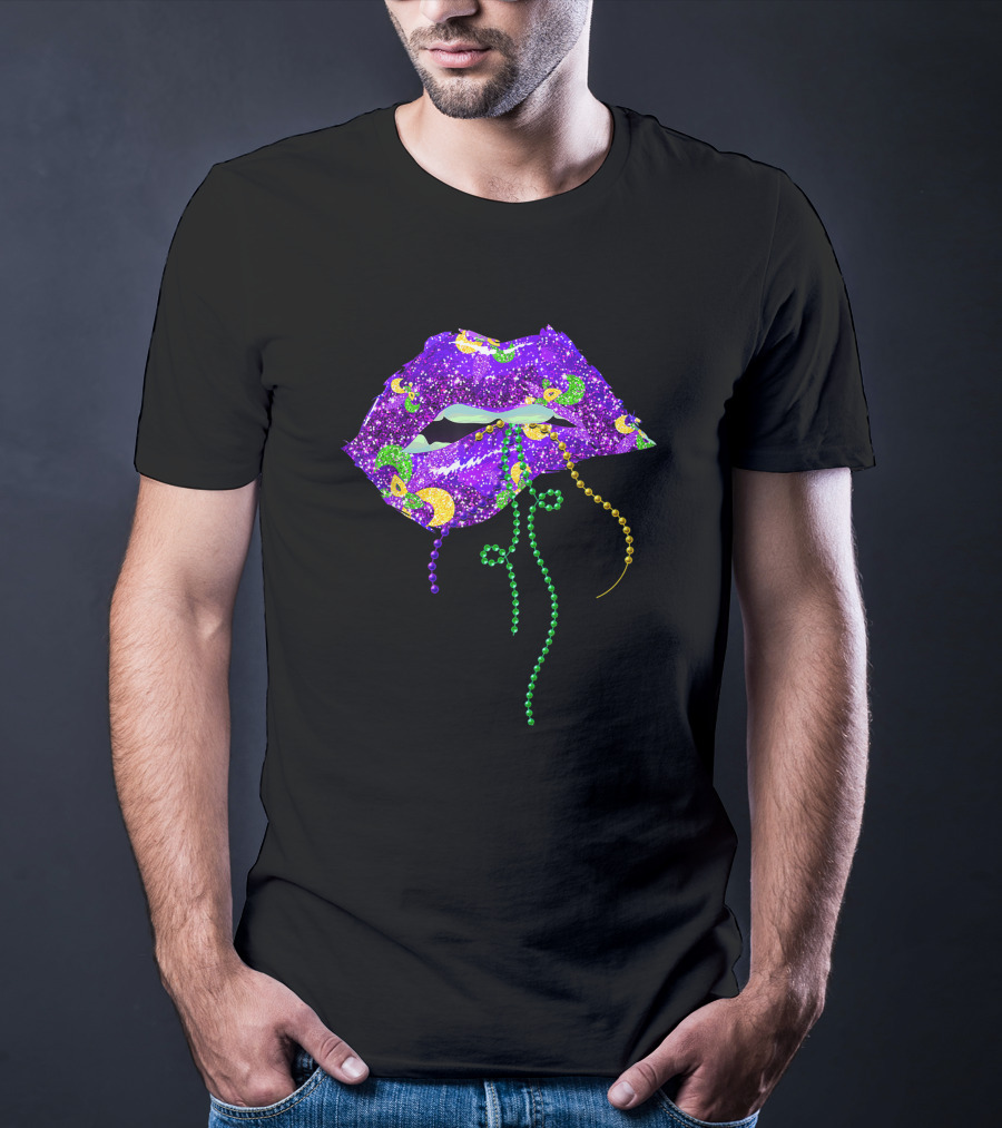 Mardi Gras Sparkling Lips With Beads Queen Carnival Purple Gold T-Shirt