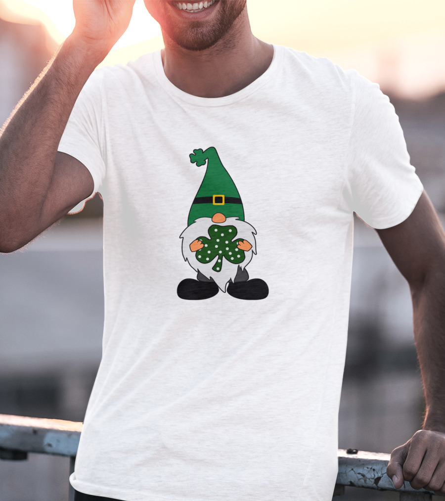 St Patricks Day Gnome With Shamrock In Green Hat T-Shirt