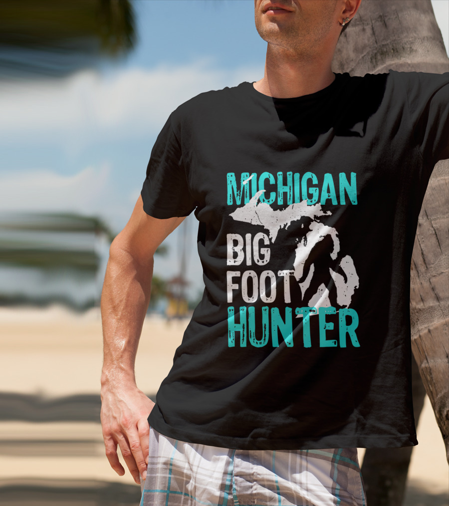 Michigan Bigfoot Hunter Bigfoot Silhouette On Michigan Map T-Shirt