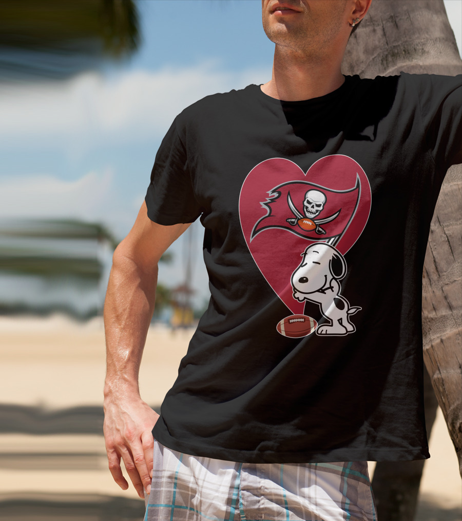 Tampa Bay Buccaneers Snoopy Heart Hug Football T-Shirt