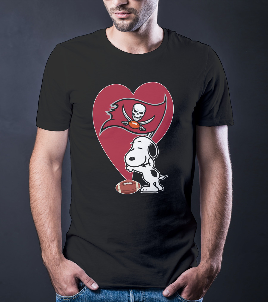 Tampa Bay Buccaneers Snoopy Heart Hug Football T-Shirt
