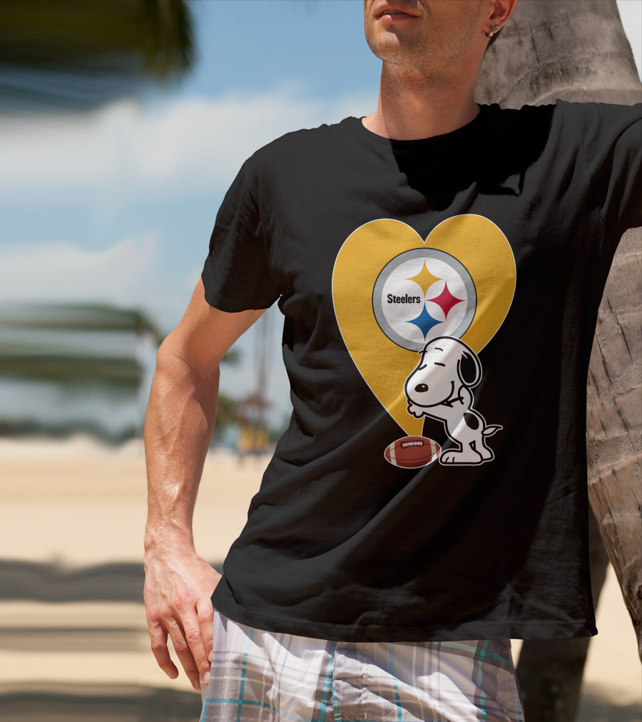 Pittsburgh Steelers Snoopy Hug Heart Football T-Shirt