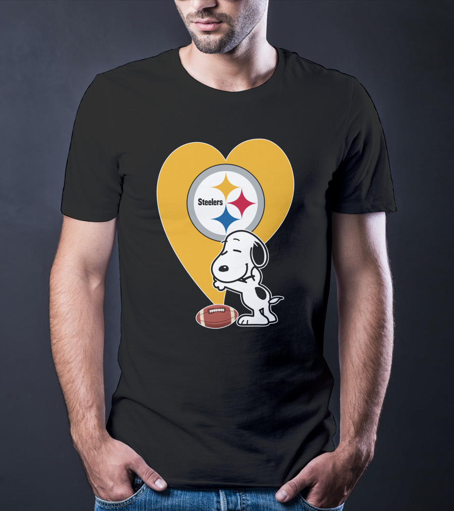 Pittsburgh Steelers Snoopy Hug Heart Football T-Shirt