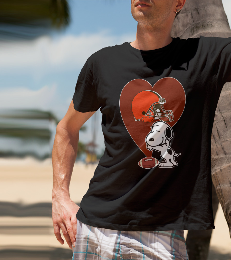 Cleveland Browns Snoopy Heart Football Helmet Hug T-Shirt