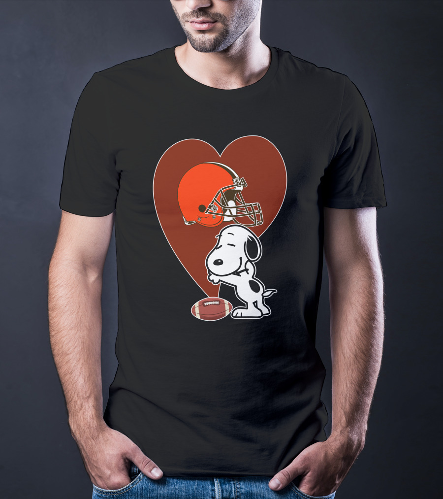 Cleveland Browns Snoopy Heart Football Helmet Hug T-Shirt