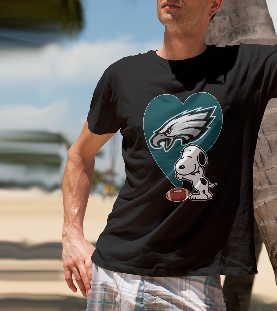 Philadelphia Eagles Snoopy Football Heart Hug T-Shirt