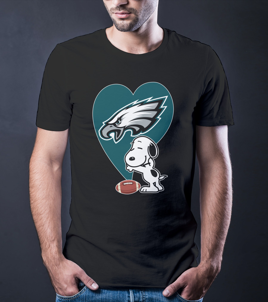 Philadelphia Eagles Snoopy Football Heart Hug T-Shirt