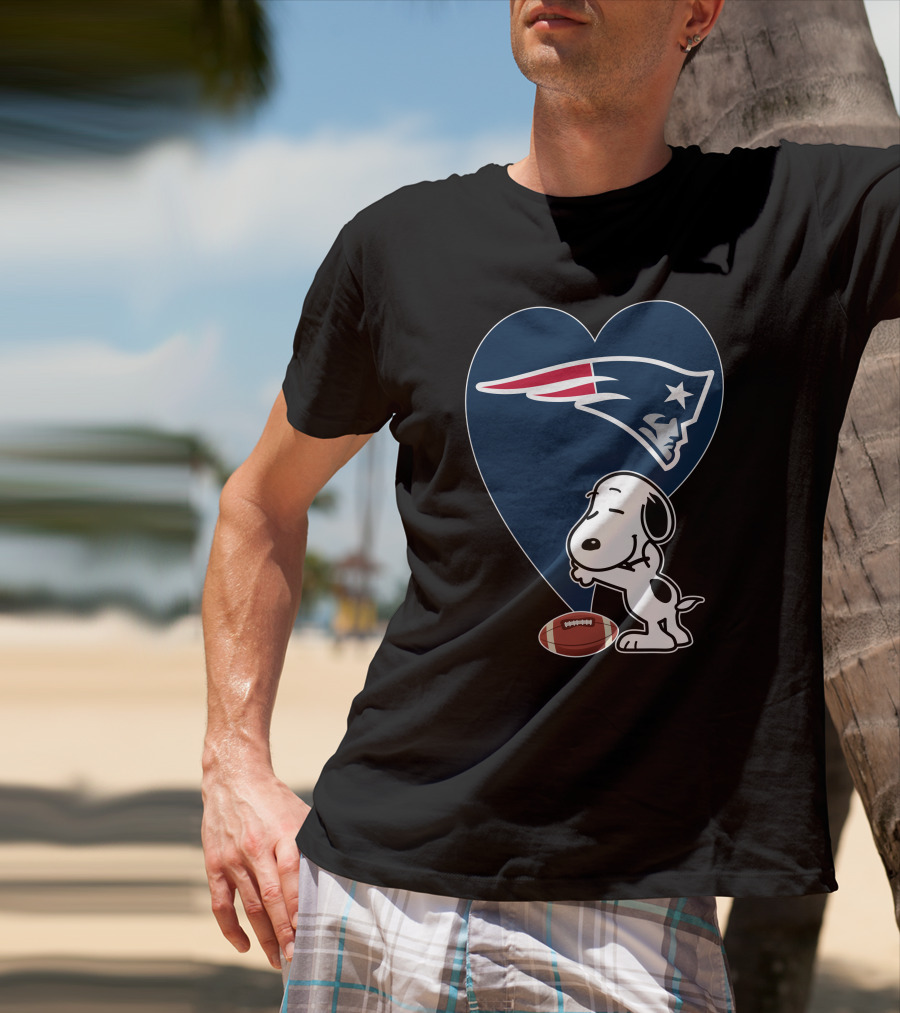 Snoopy Hugging New England Patriots Heart With Football T-Shirt