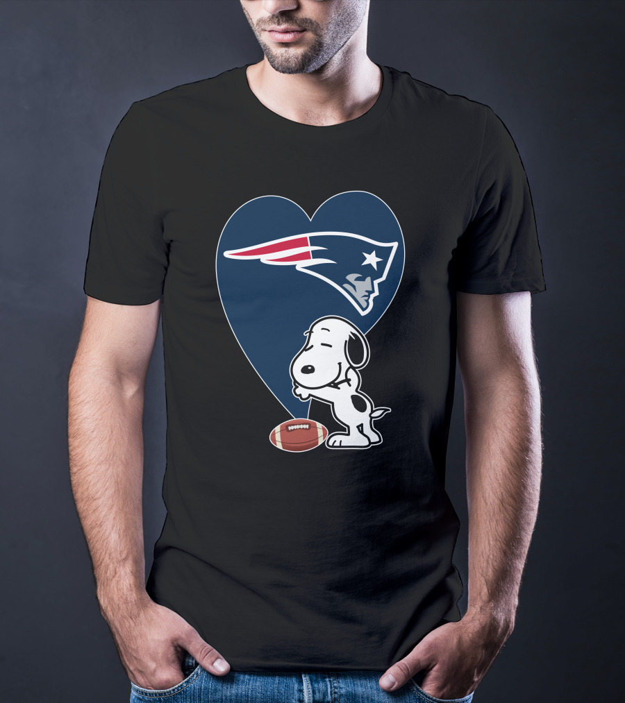 Snoopy Hugging New England Patriots Heart With Football T-Shirt