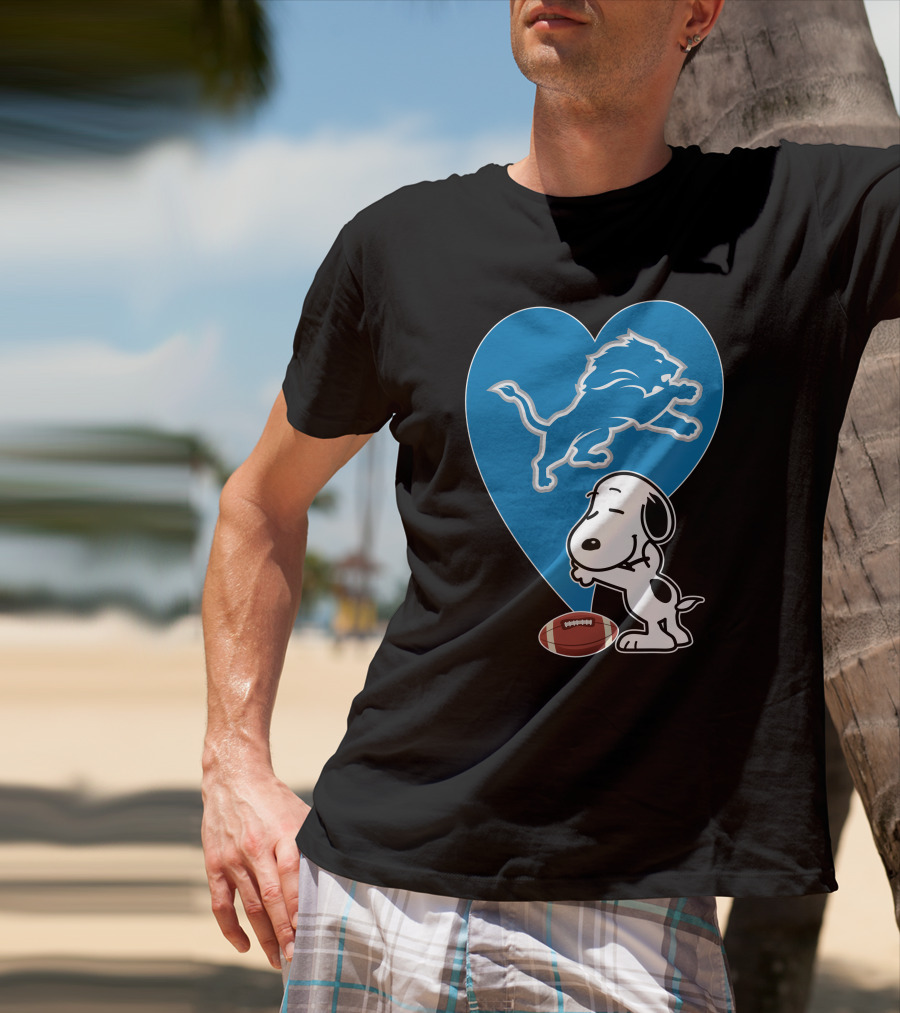 Detroit Lions Snoopy Heart Balloon Football Hug T-Shirt