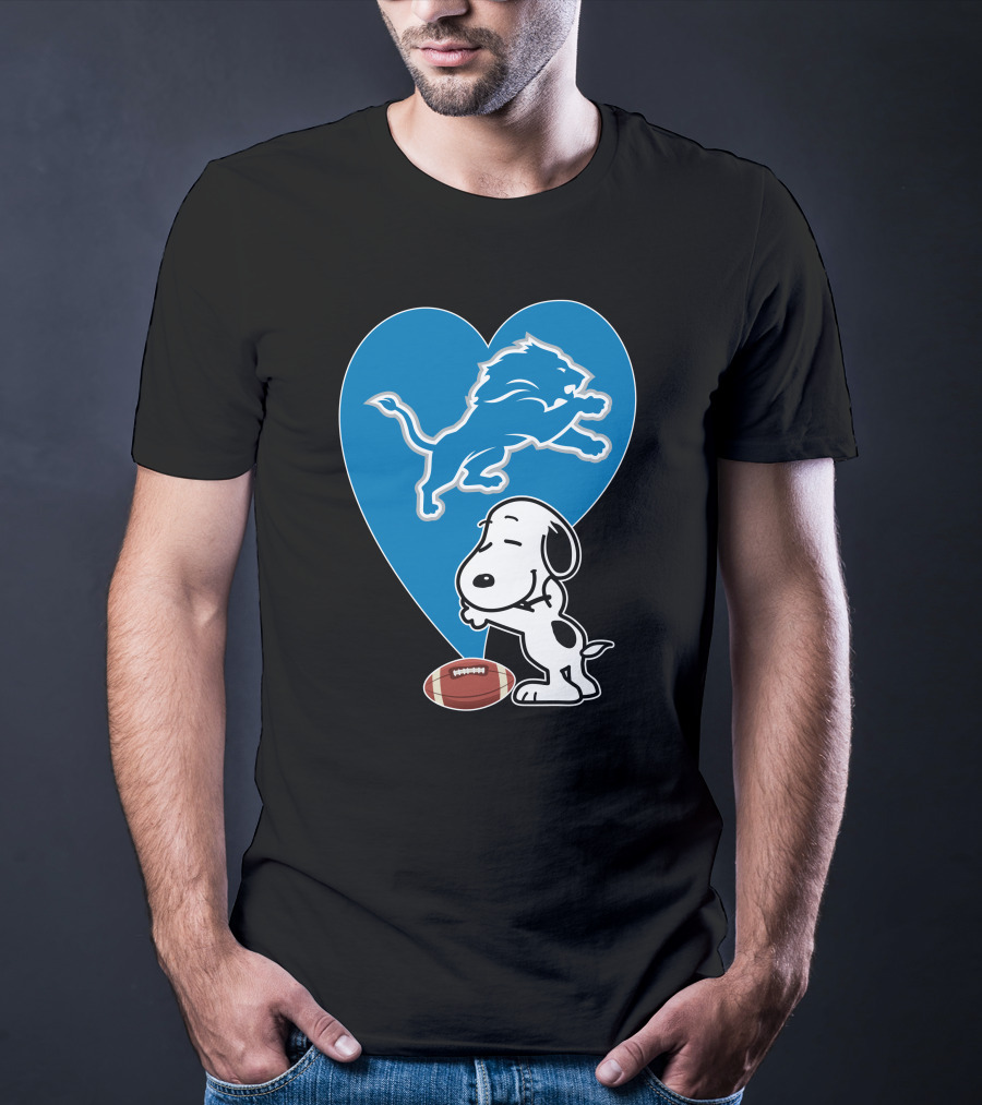 Detroit Lions Snoopy Heart Balloon Football Hug T-Shirt