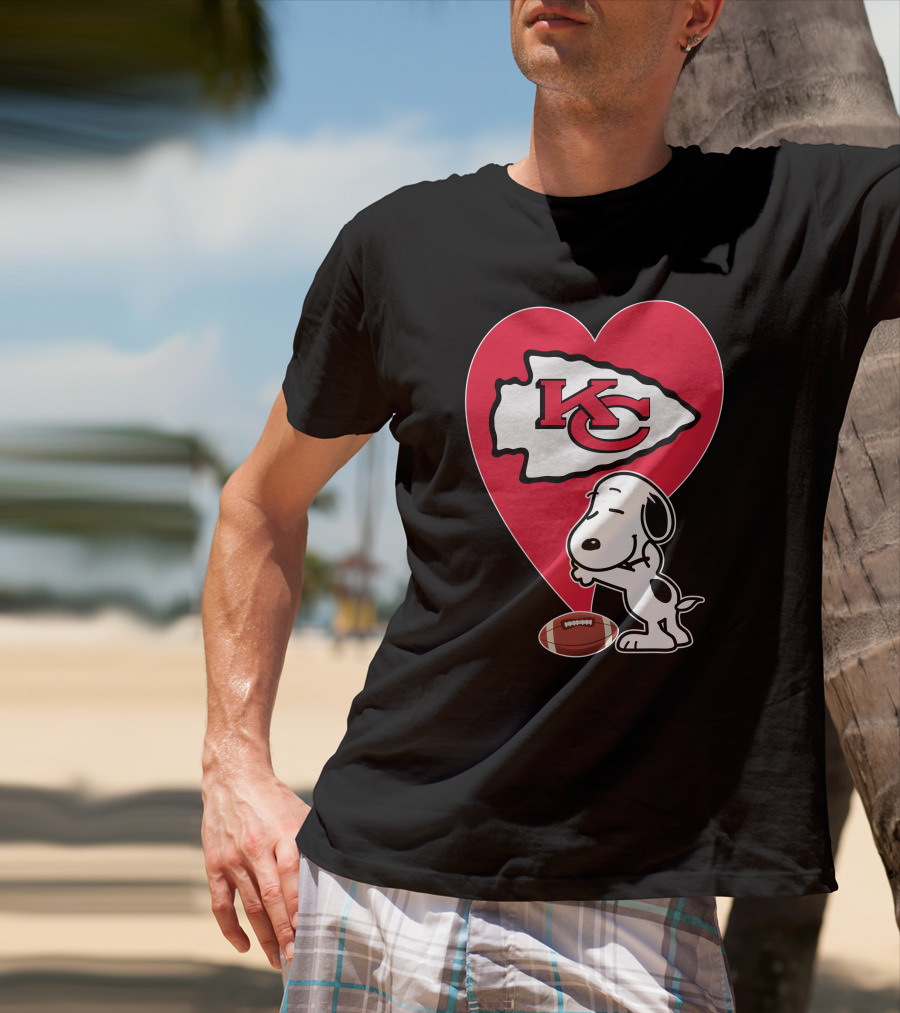 Kansas City Chiefs Heart Snoopy Football Hug T-Shirt