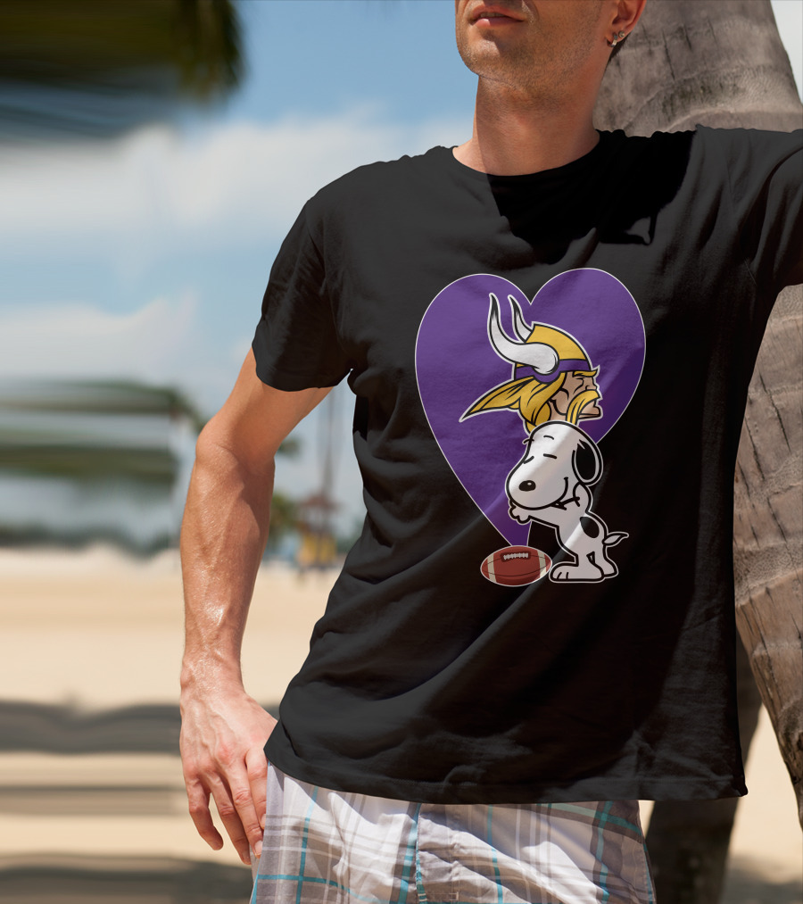 Minnesota Vikings Snoopy Football Heart Hug T-Shirt