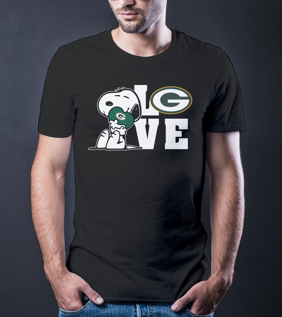 Snoopy Holding Green Bay Packers Football Love T-Shirt