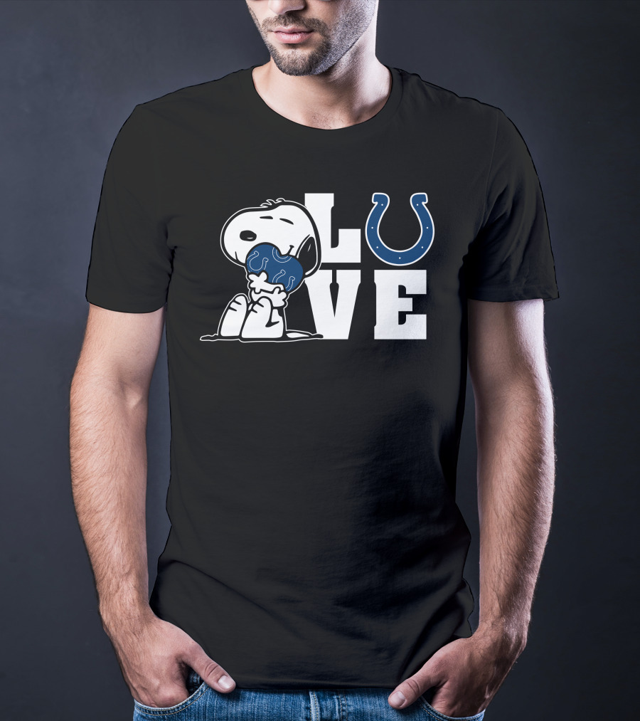 Snoopy Hugging Indianapolis Colts Horseshoe Love T-Shirt