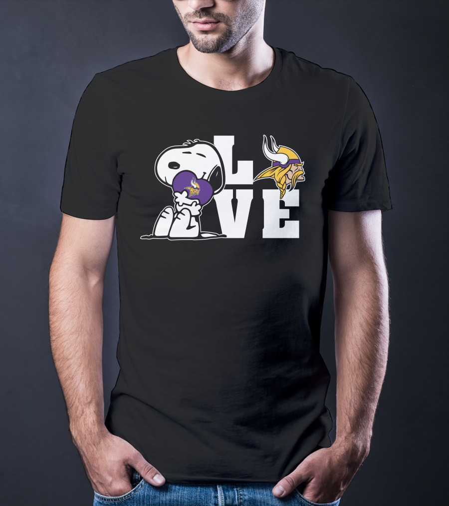 Snoopy Holding Minnesota Vikings Love Heart T-Shirt