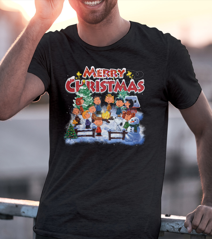 MERRY CHRISTMAS Charlie Brown Snoopy Peanuts Campfire Snowman T-Shirt