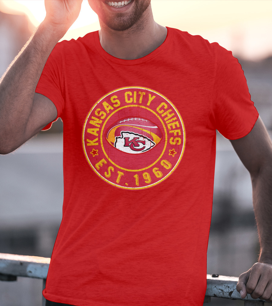 Kansas City Chiefs Est. 1960 Red Distressed Logo Vintage Football Badge T-Shirt
