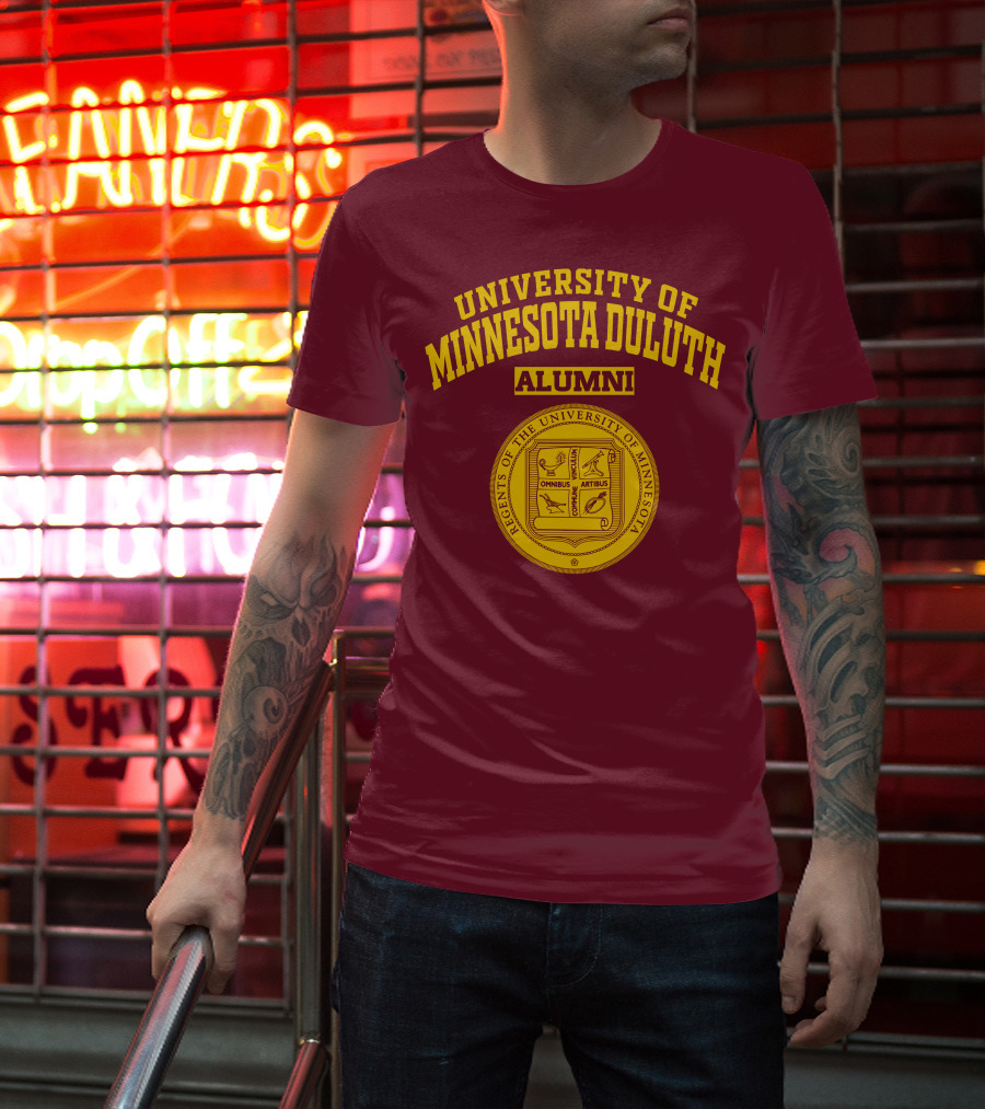 University Of Minnesota Duluth Alumni Regents Omnibus Artibus T-Shirt