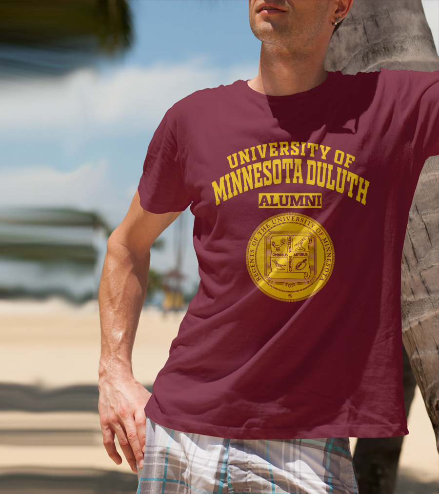 University Of Minnesota Duluth Alumni Regents Omnibus Artibus T-Shirt