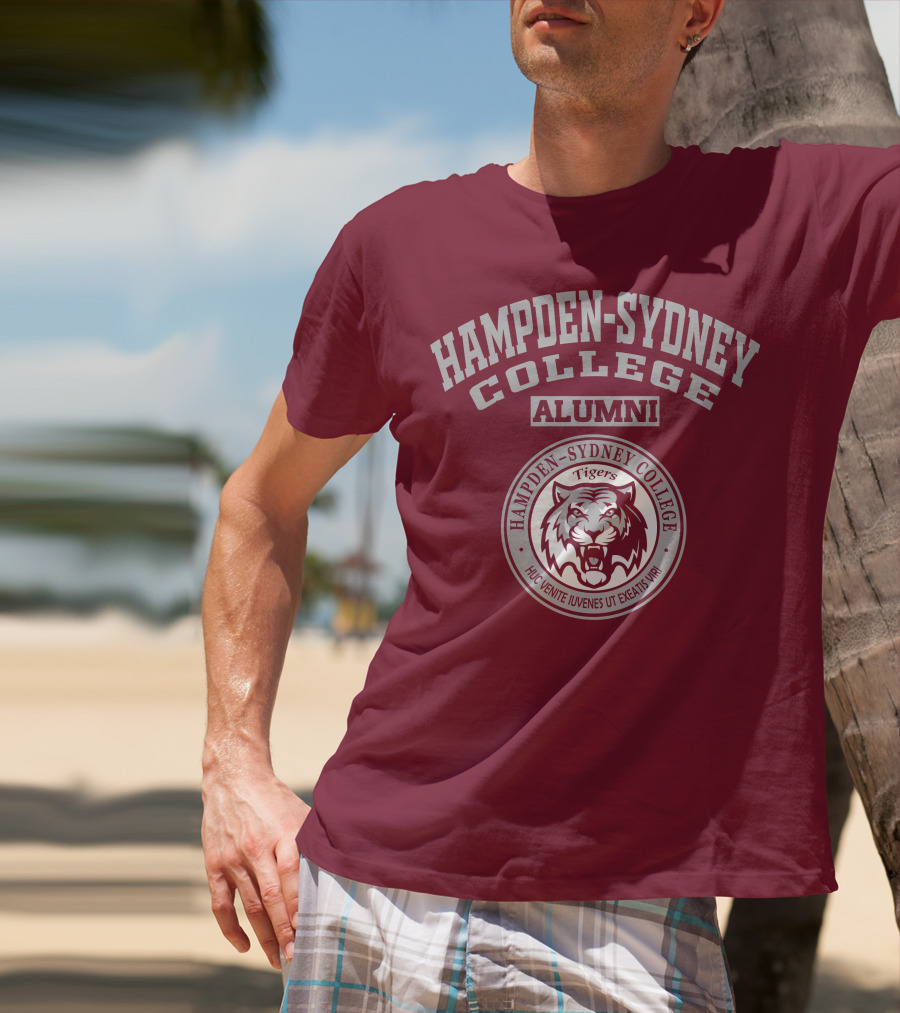 Hampden–Sydney College Alumni Tigers Huc Venite Iuvenes Ut Exeatis Viri T-Shirt