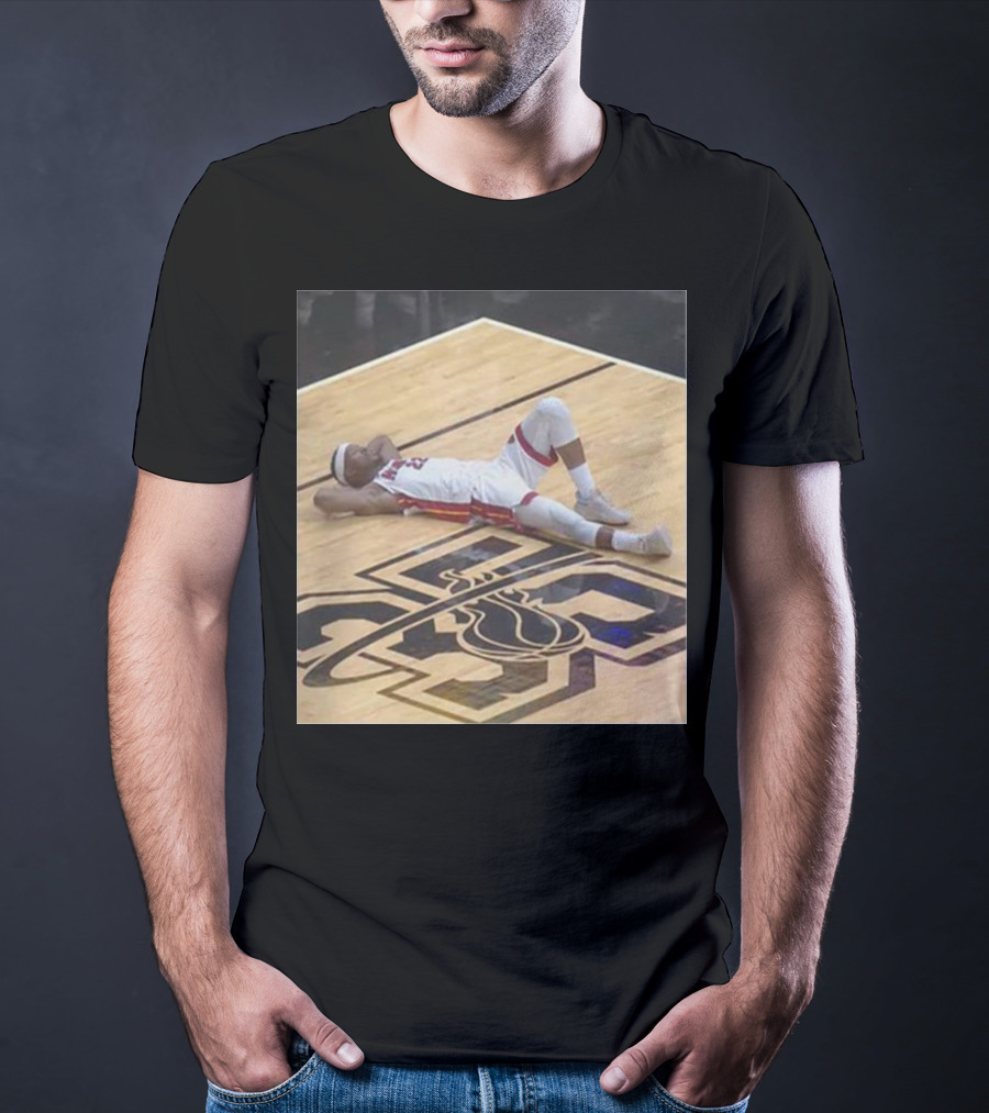Court Culture Himmy Moments Heat Basketball Player Relaxing Iconic Court Pose T-Shirt