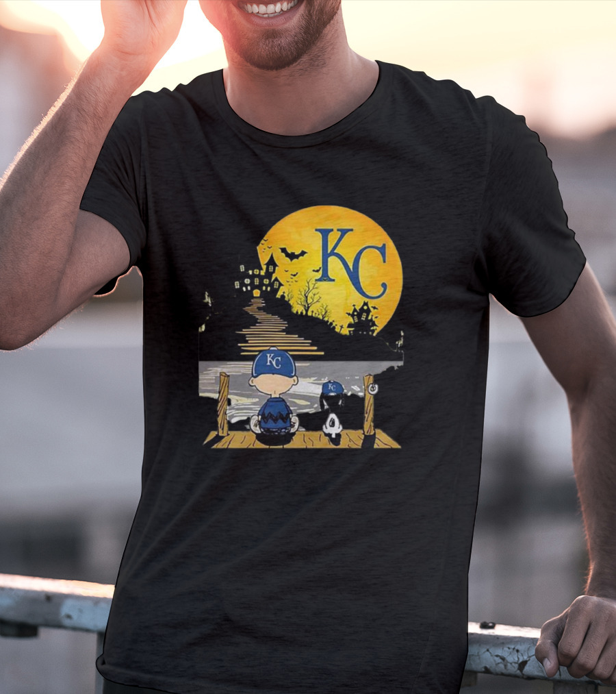 Snoopy Charlie Brown Halloween Kansas City Royals Moon Scene T-Shirt