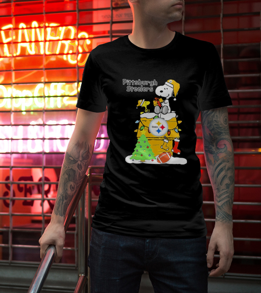 Pittsburgh Steelers Christmas Snoopy Rooftop Holiday Scene T-Shirt