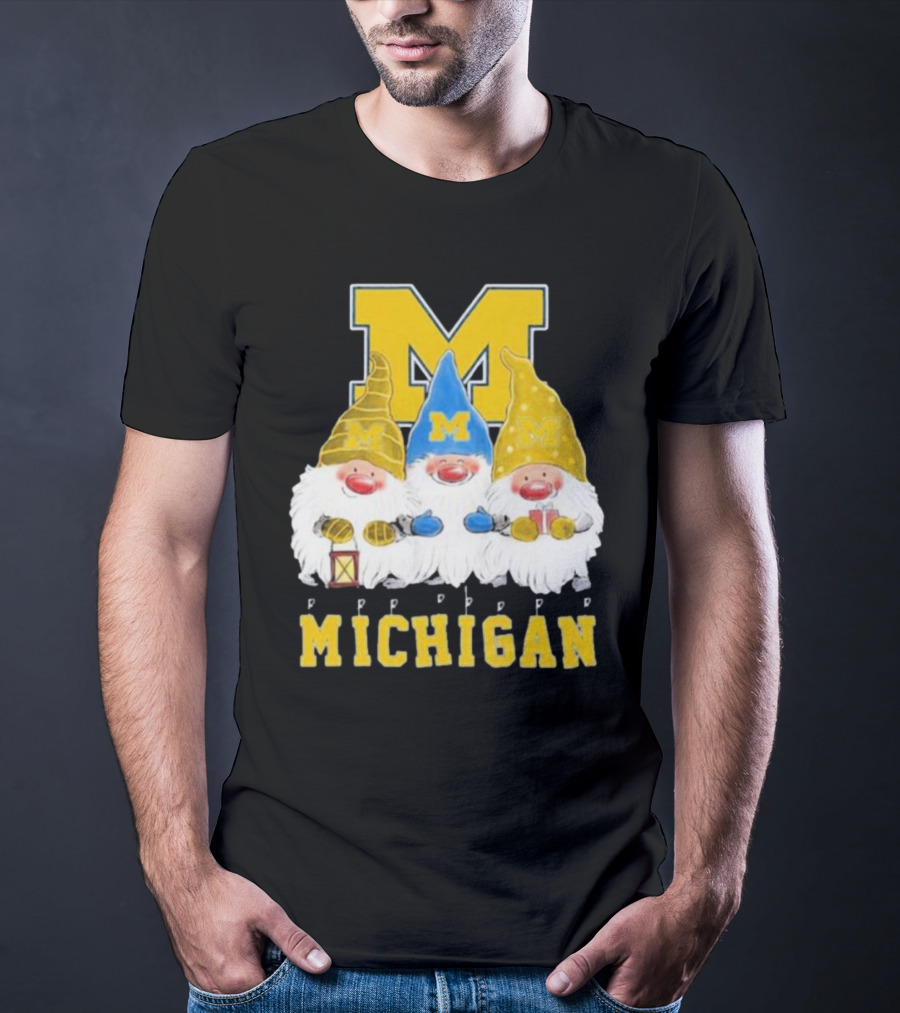 Michigan Wolverines Gnomes Merry Christmas T-Shirt
