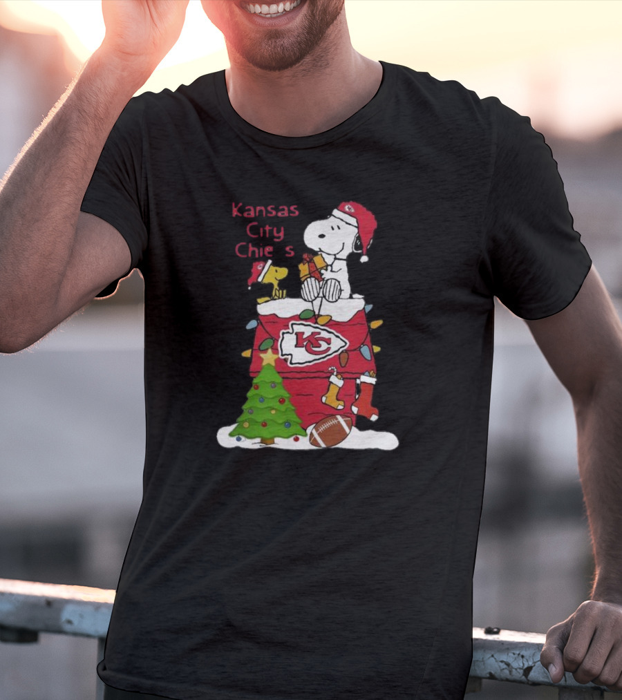 Kansas City Chiefs Christmas Snoopy And Woodstock Santa Scene T-Shirt