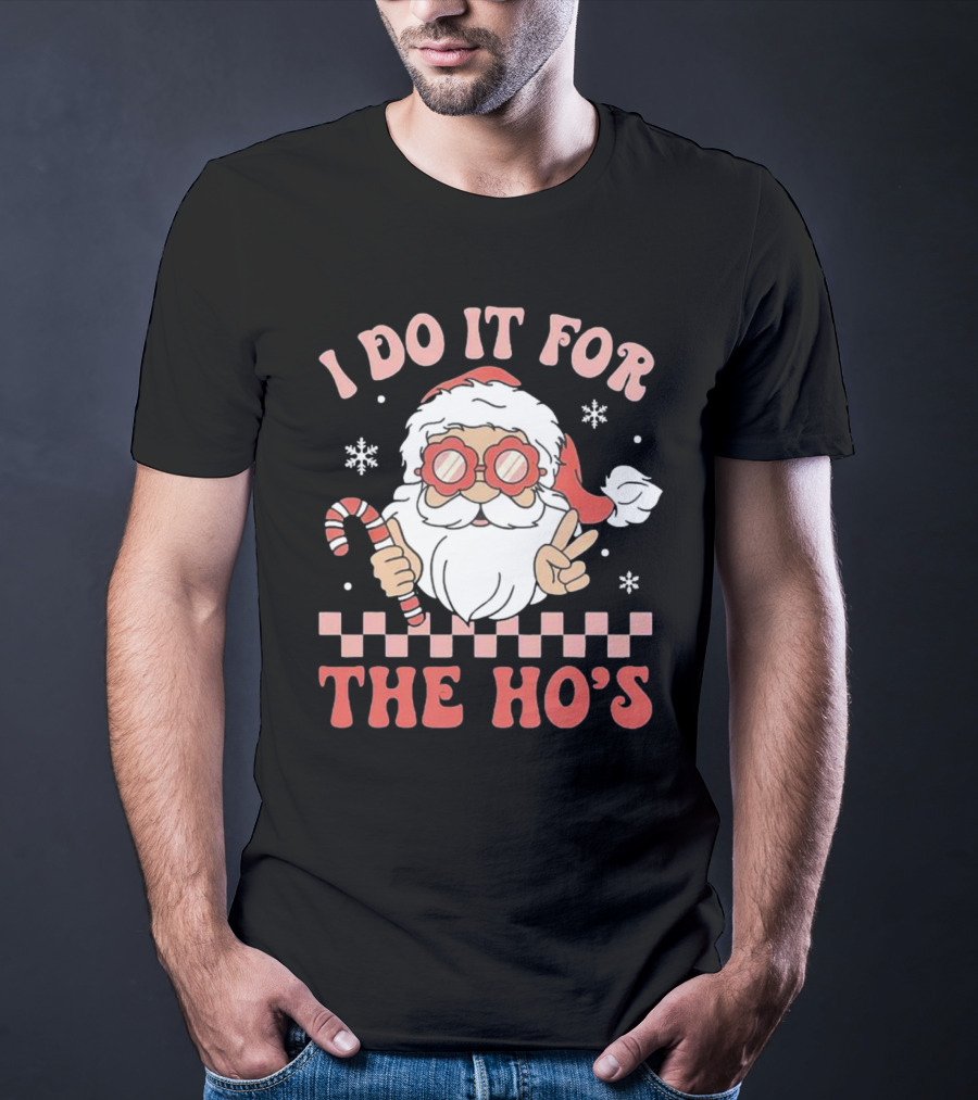 I Do It For The Ho’s Funny Christmas Santa With Candy Cane And Peace Sign T-Shirt
