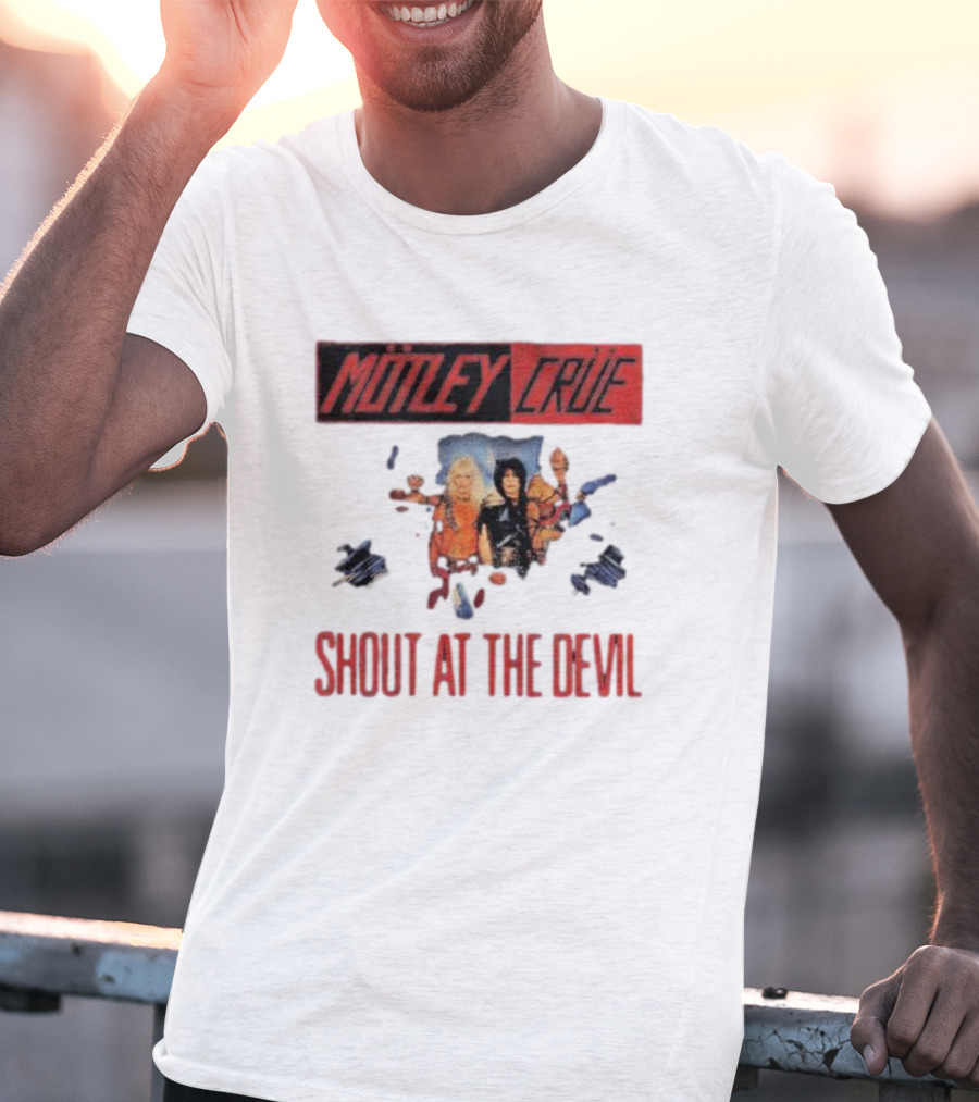 Mötley Crüe Shout At The Devil Classic Album Cover T-Shirt