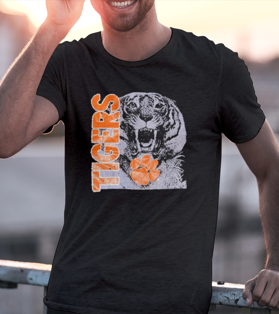 90s Clemson Tigers Vintage College Athletic Roaring Tiger With Orange Paw T-Shirt