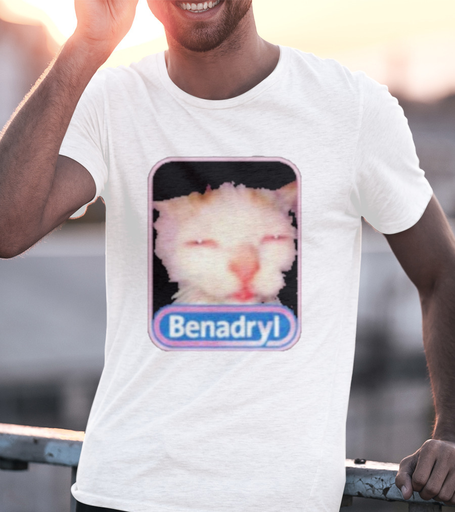 K45ink Benadryl Meme Cat Face Close-Up T-Shirt