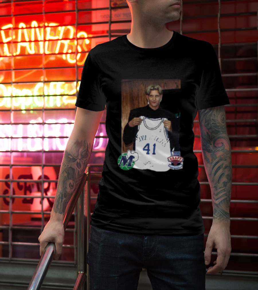 Luka Doncic Dirk Nowitzki Mavericks 41 NBA Draft Jersey Photo T-Shirt