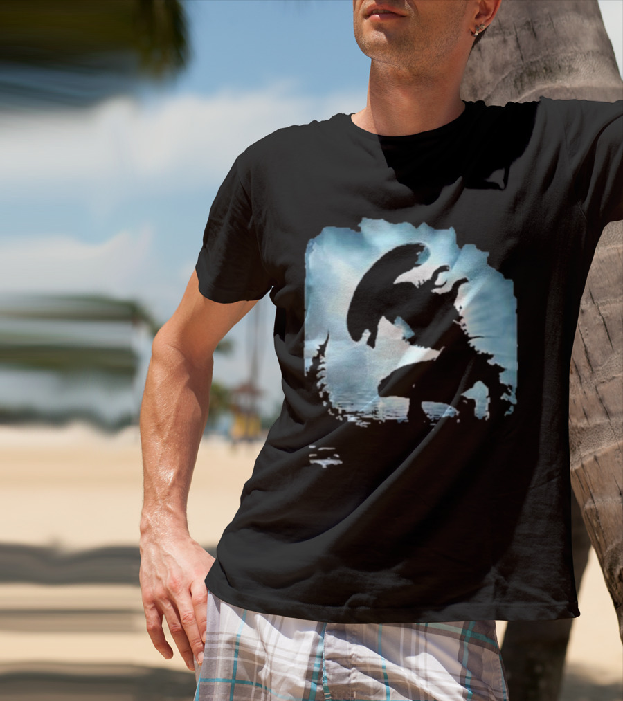 Alien Romulus Silhouette Against Oceanic Horizon 89 Rotten Tomatoes Debut T-Shirt