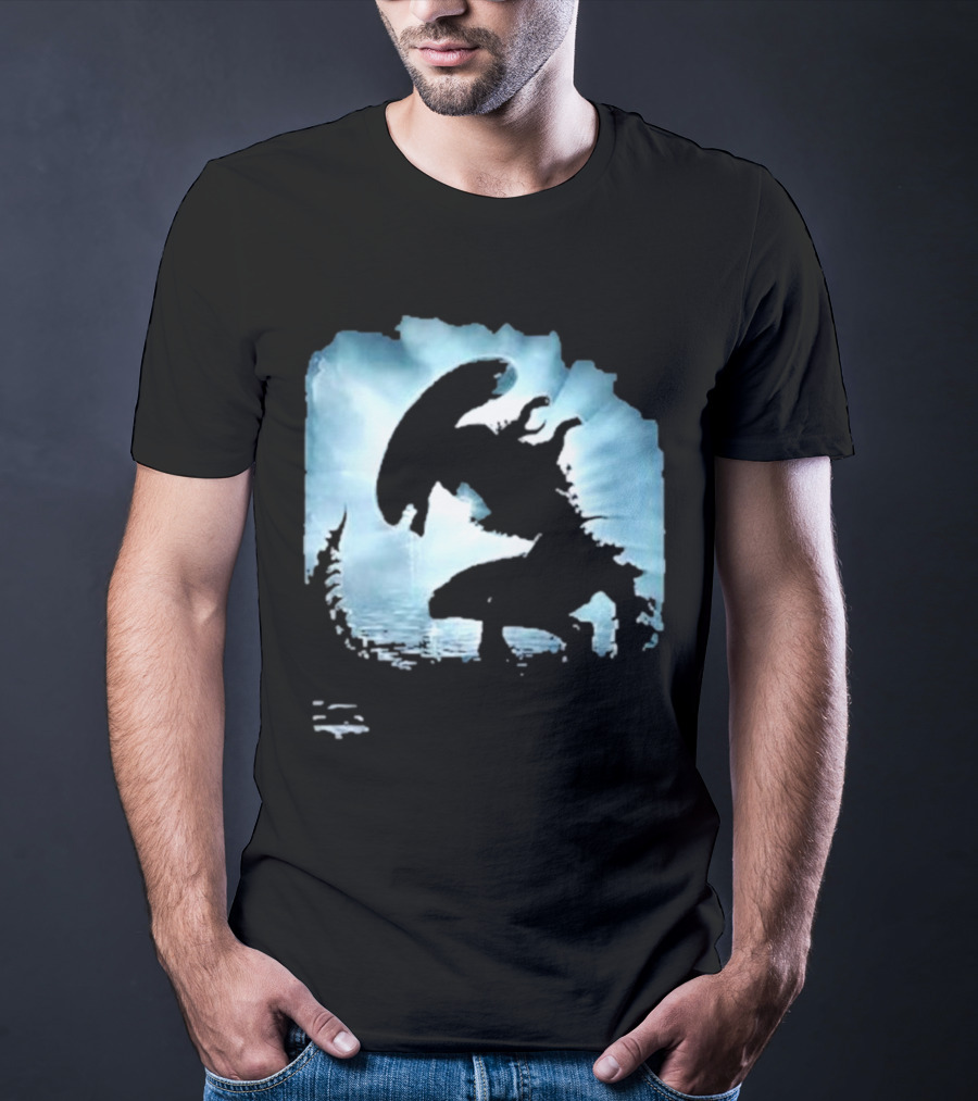 Alien Romulus Silhouette Against Oceanic Horizon 89 Rotten Tomatoes Debut T-Shirt