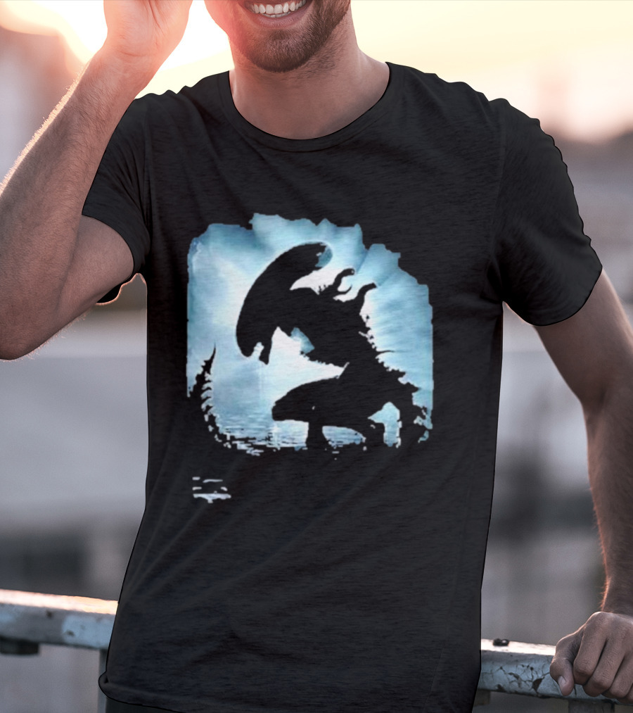 Alien Romulus Silhouette Against Oceanic Horizon 89 Rotten Tomatoes Debut T-Shirt