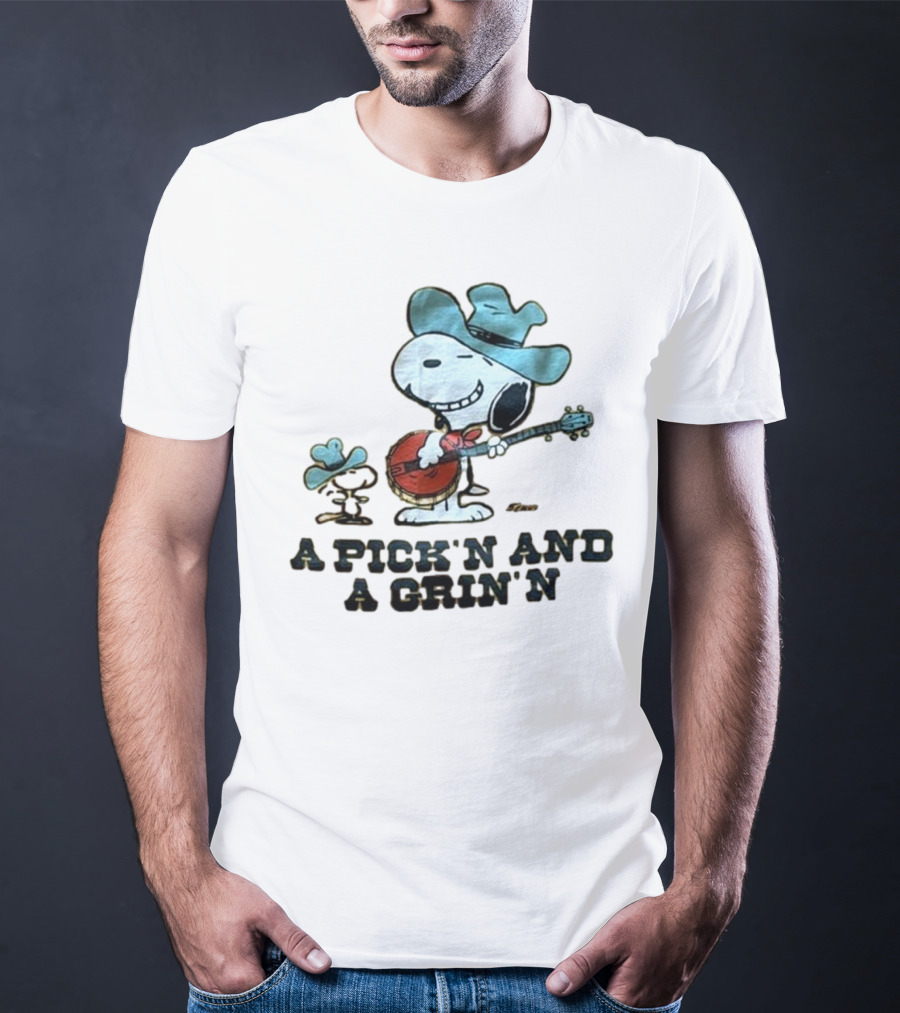 Snoopy A Pick’n And A Grin’n Country Banjo Player Cowboy Hat T-Shirt