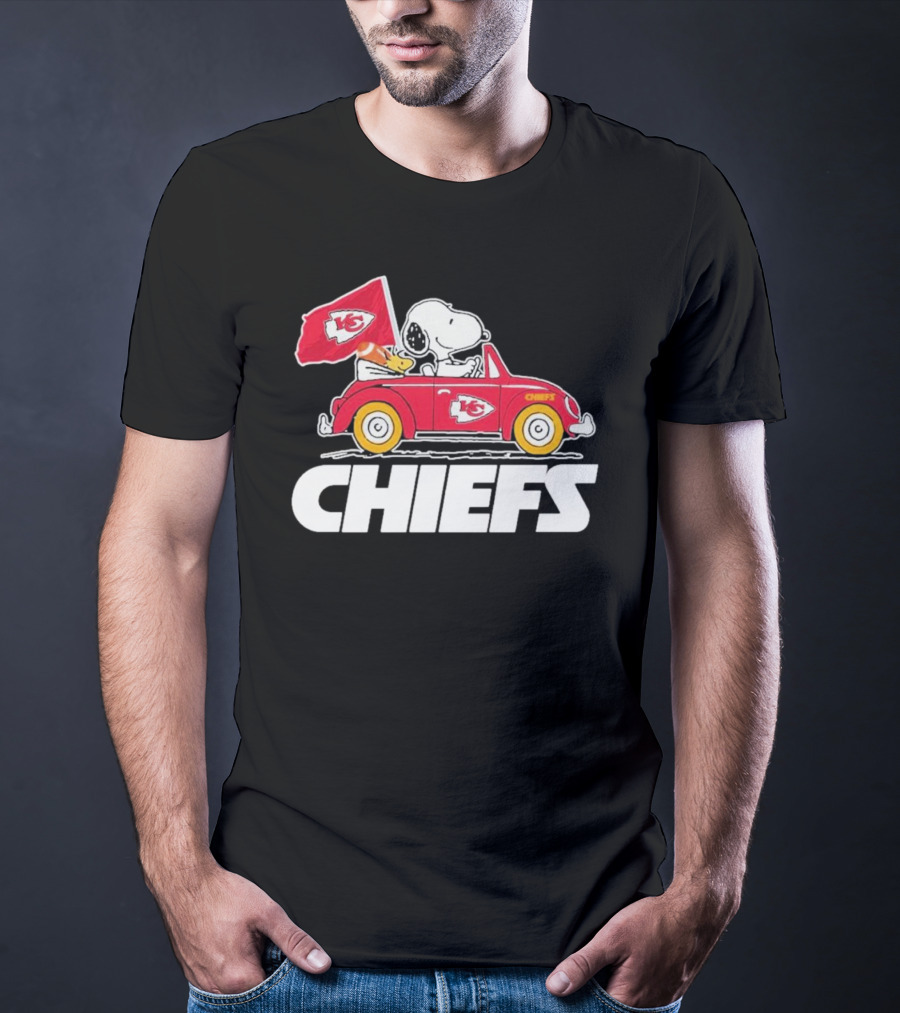 Snoopy Kansas City Chiefs Car With Flag T-Shirt