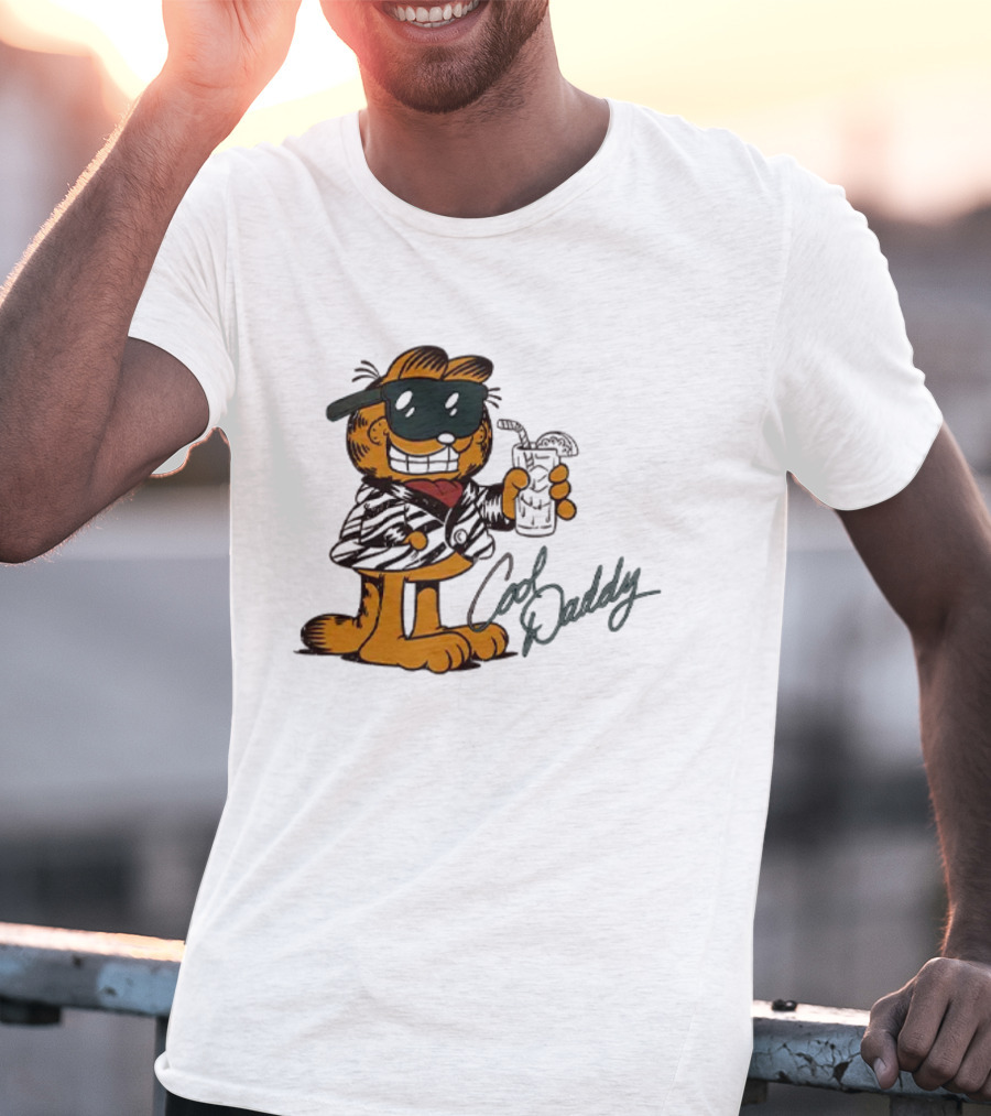 Garfield Cool Daddy Sunglasses Drink T-Shirt