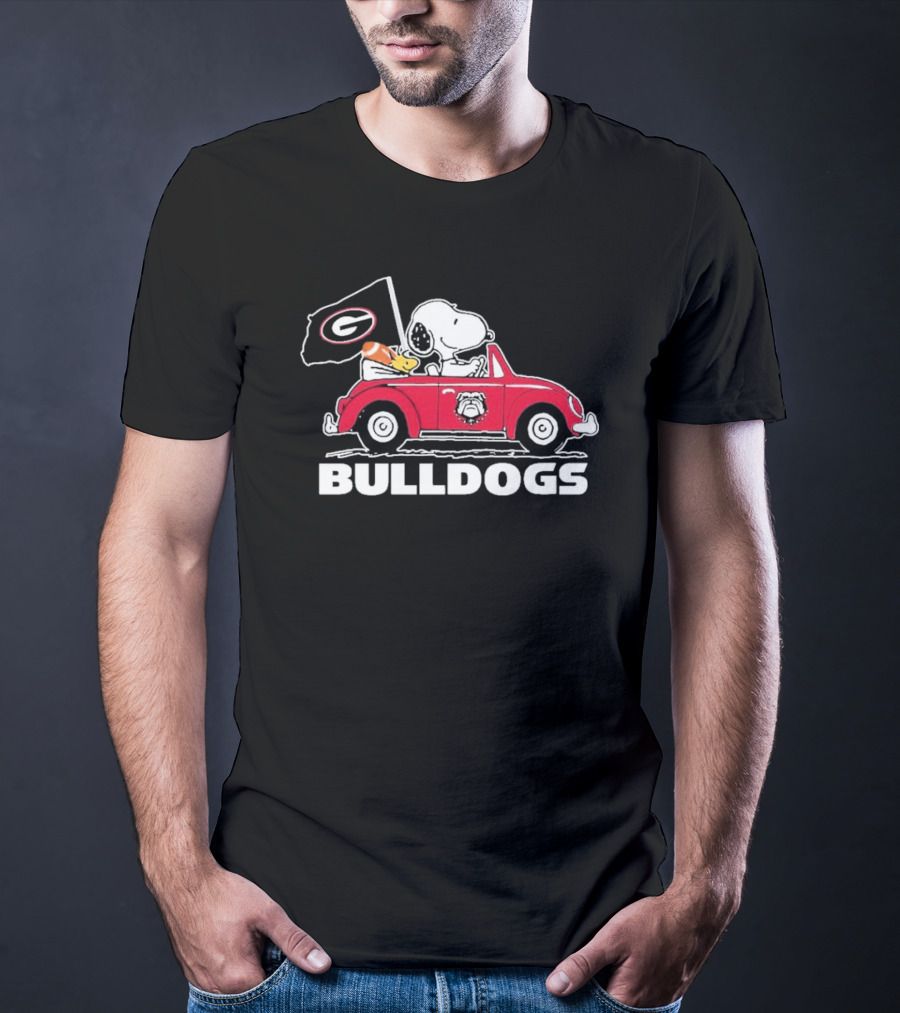 Snoopy And Woodstock Driving Georgia Bulldogs Car With Flag T-Shirt