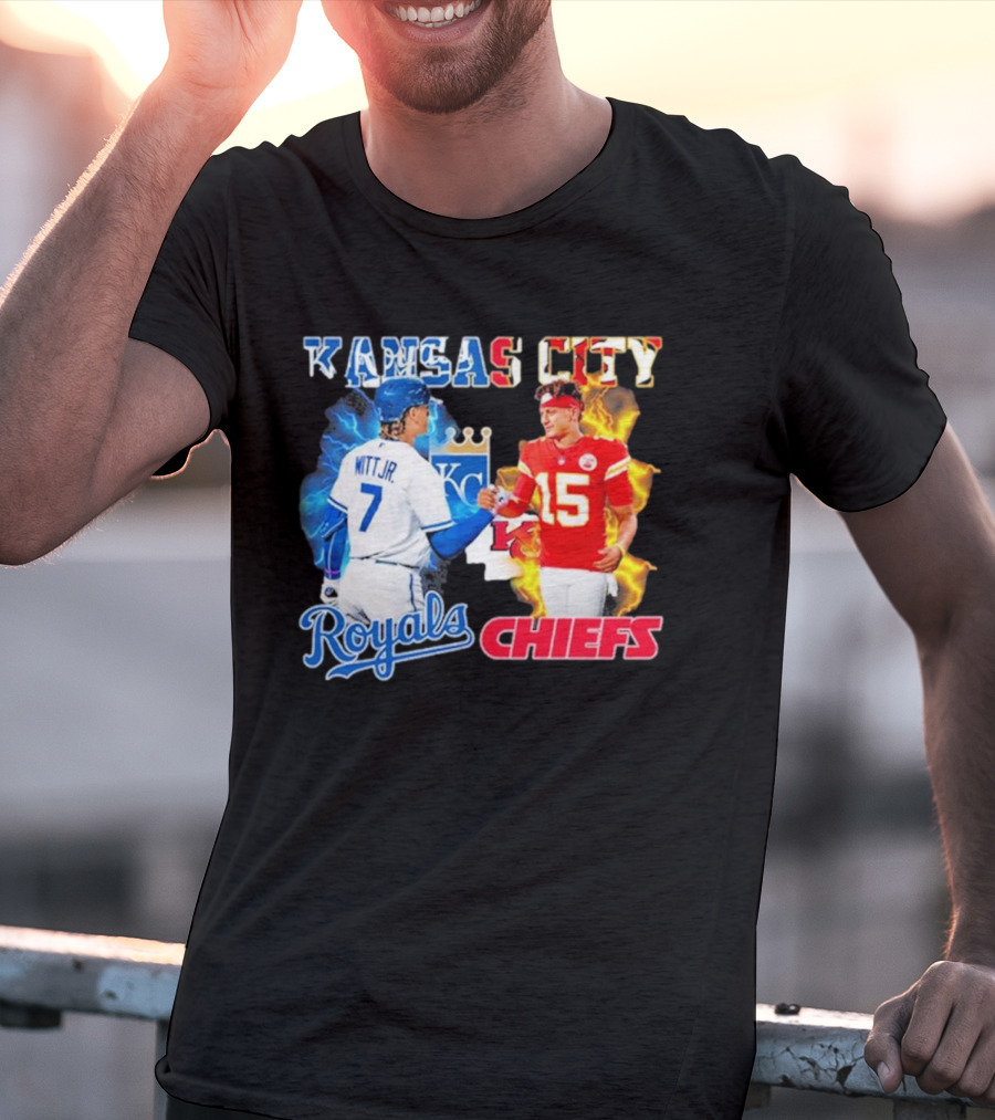 Kansas City Royals Bobby Witt Jr Shake Hands Chiefs Patrick Mahomes T-Shirt