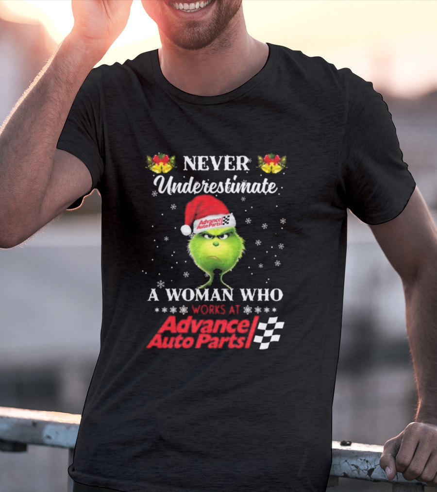 Never Underestimate A Woman Who Works At Advance Auto Parts Grinch Christmas T-Shirt