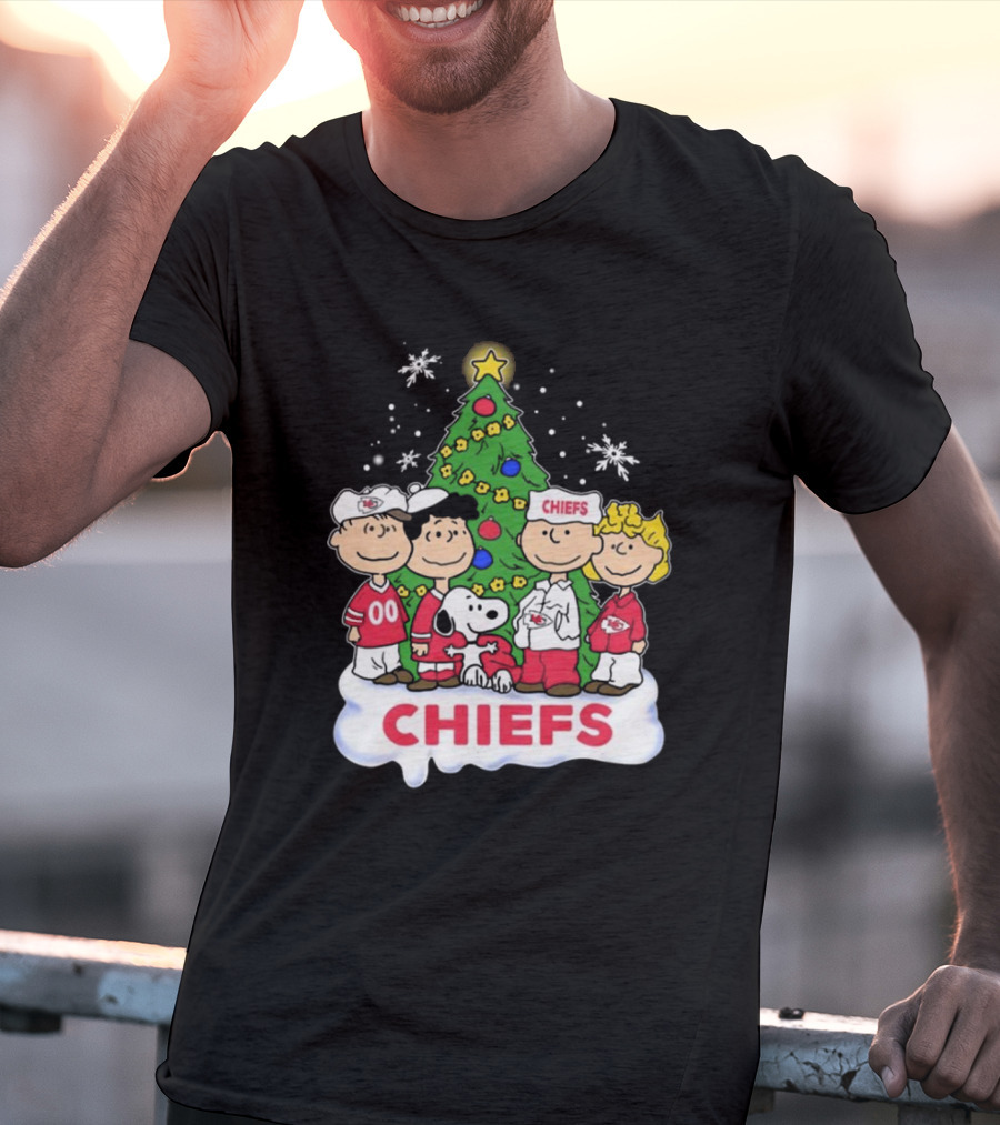 Kansas City Chiefs Snoopy Peanuts Christmas Tree Chiefs T-Shirt