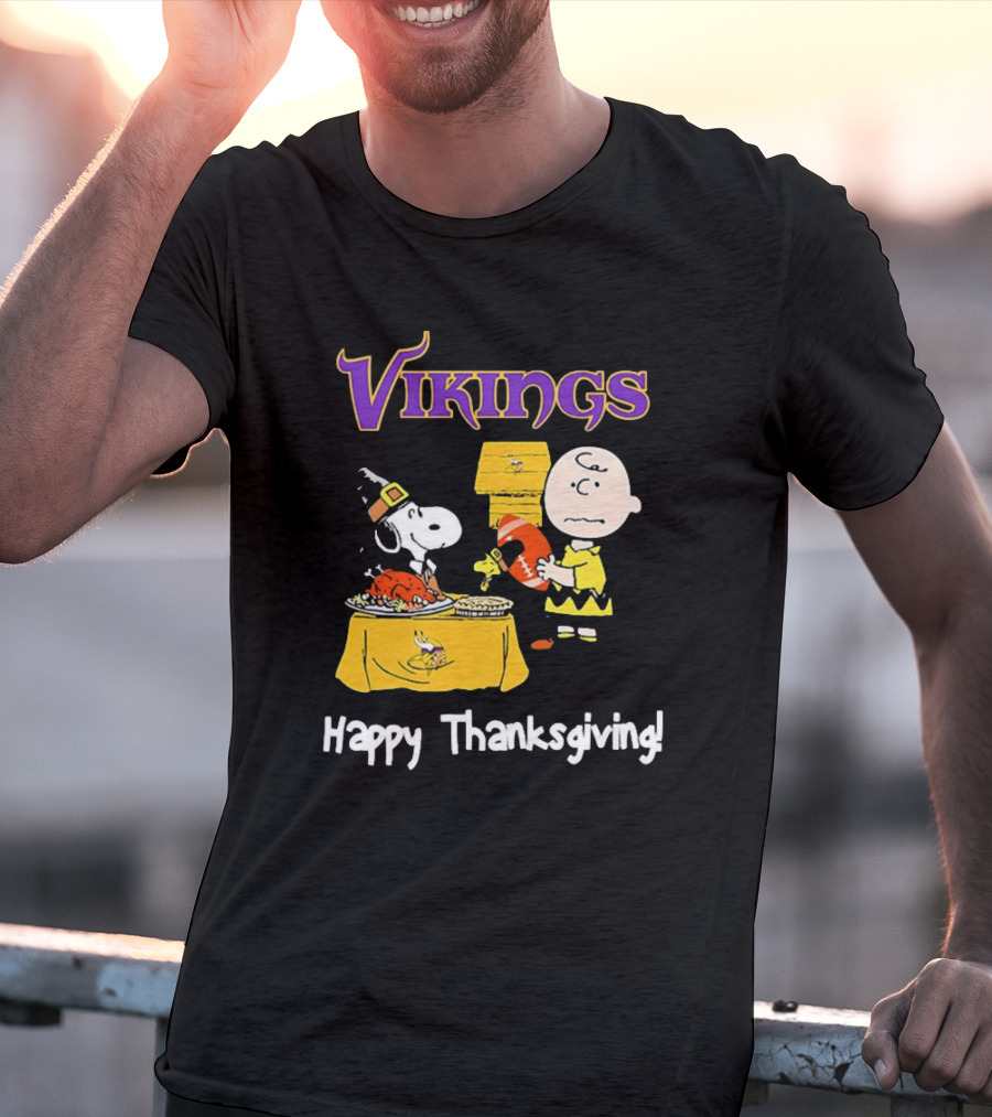 Peanuts Minnesota Vikings NFL Football Snoopy Charlie Brown Happy Thanksgiving T-Shirt