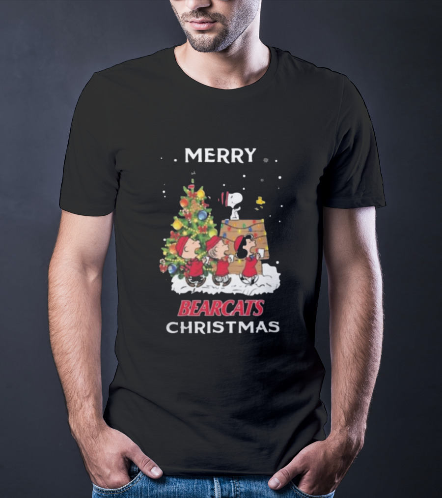 Cincinnati Bearcats Snoopy Friends Merry Christmas T-Shirt