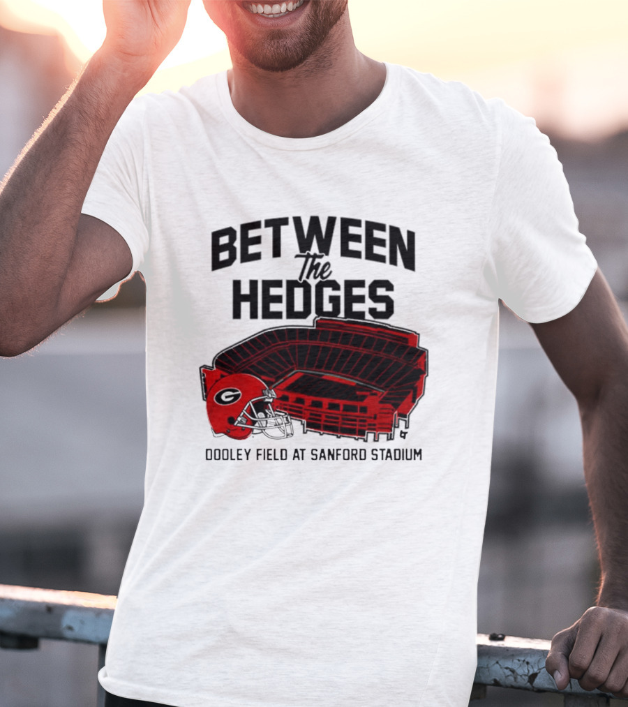 Between The Hedges Georgia Bulldogs Dooley Field At Sanford Stadium T-Shirt