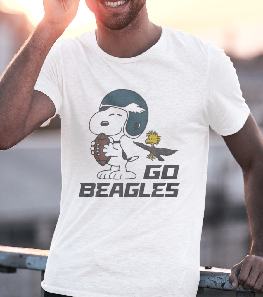 Peanuts Go Beagles Football Snoopy Woodstock Helmet Icon T-Shirt
