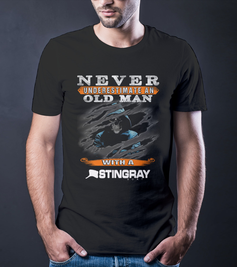 NEVER UNDERESTIMATE AN OLD MAN WITH A STINGRAY BOAT T-Shirt